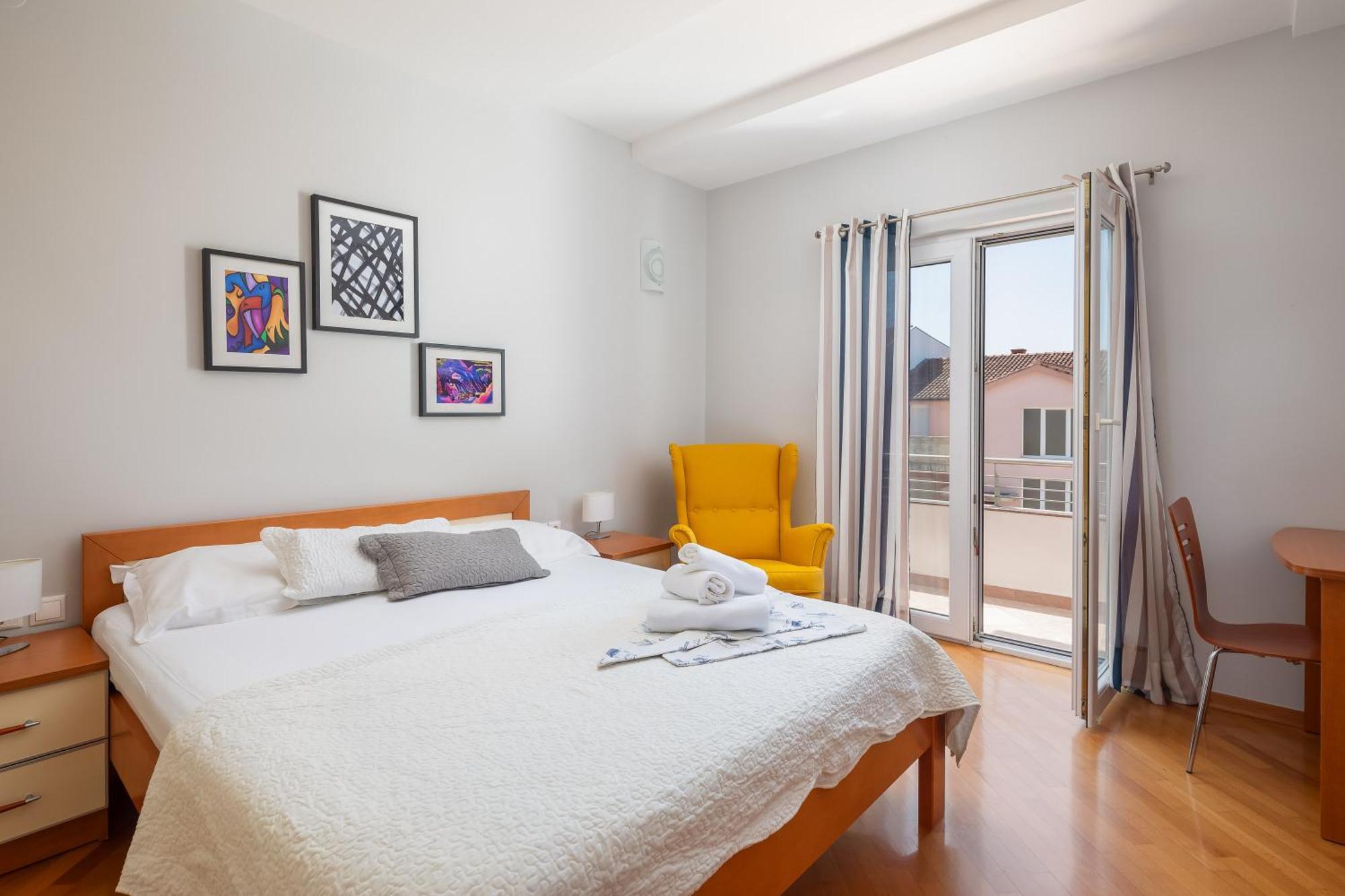 Brkic Apartments With Private Parking Makarska Exterior foto