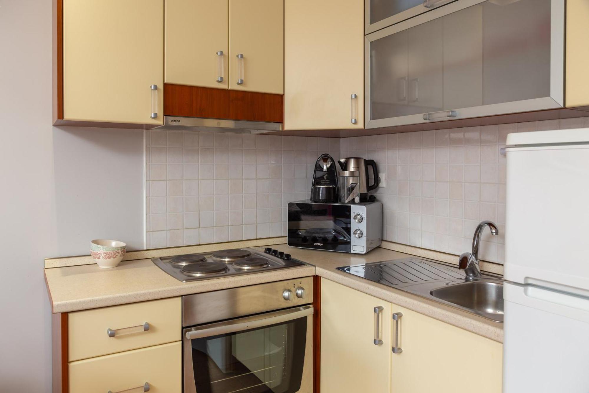 Brkic Apartments With Private Parking Makarska Zimmer foto
