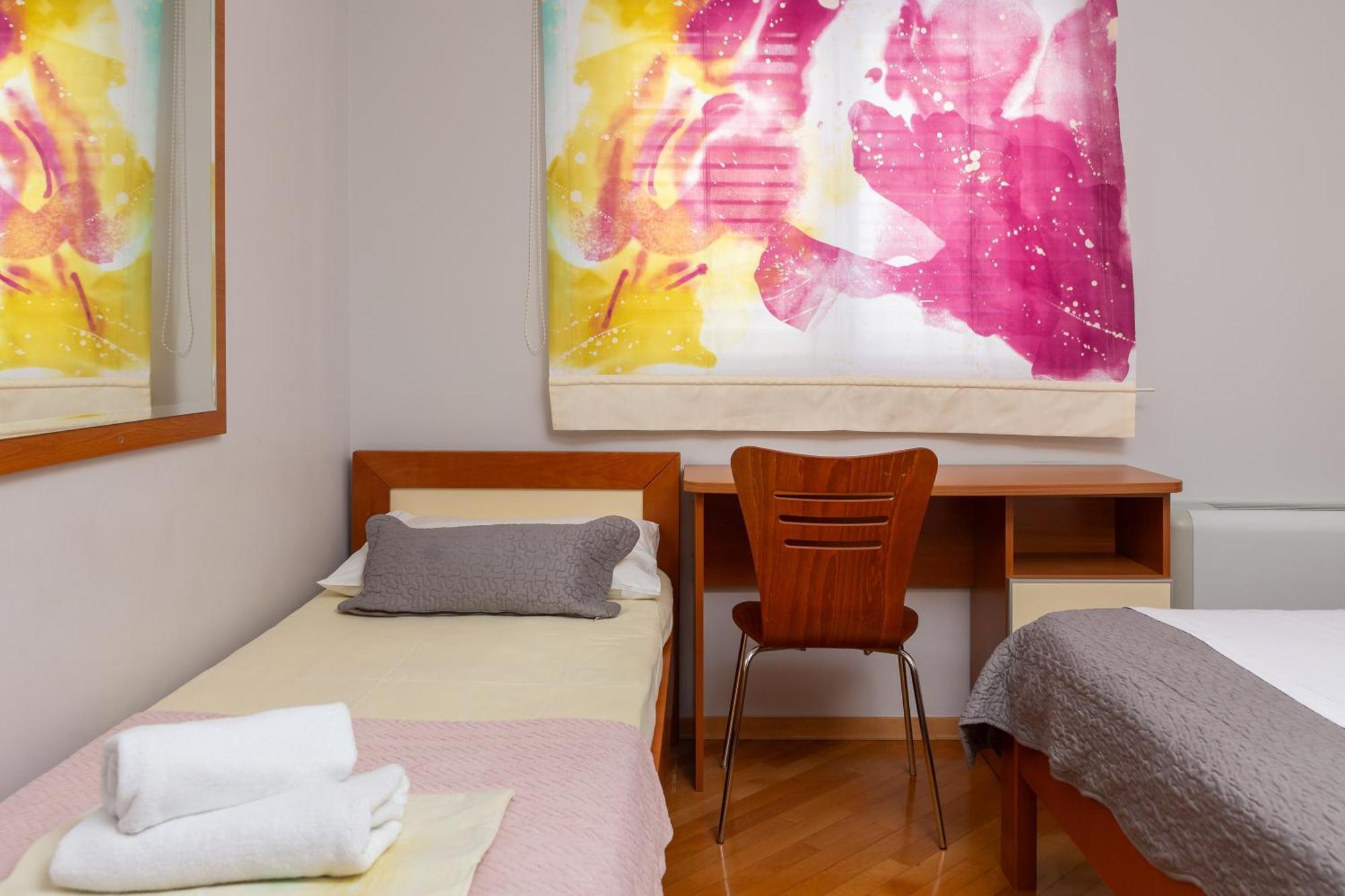 Brkic Apartments With Private Parking Makarska Zimmer foto